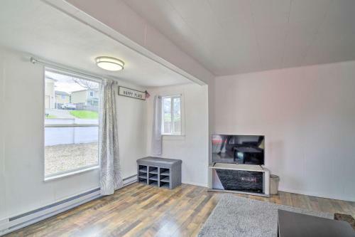 Inviting Bremerton Home Near Hiking And History