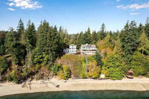 Oceanfront Retreat Mount Rainierking Bedgames