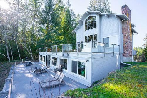 Oceanfront Retreat Mount Rainierking Bedgames