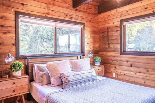 Oceanfront Retreat Mount Rainierking Bedgames