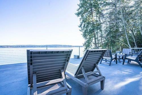 Oceanfront Retreat Mount Rainierking Bedgames