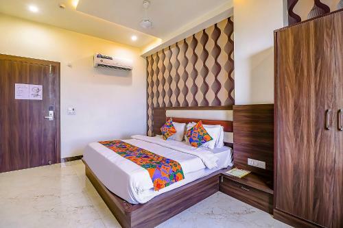 Fabhotel World Link