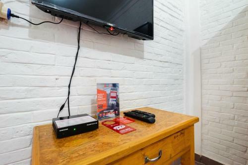 Hostal Reddoorz Near Universitas Pamulang