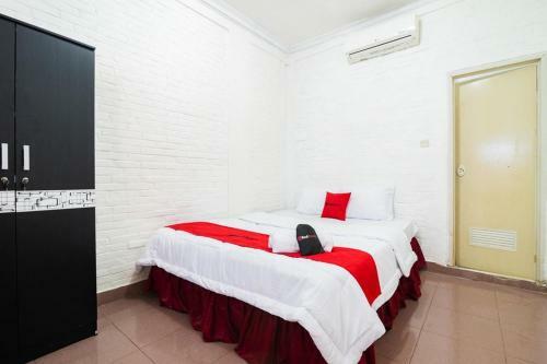 Hostal Reddoorz Near Universitas Pamulang