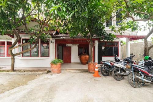 Hostal Reddoorz Near Universitas Pamulang