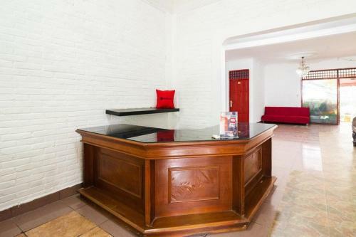 Hostal Reddoorz Near Universitas Pamulang