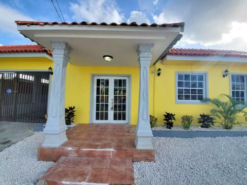 Large 8br Sleeps 38 People With Over 3000 Sq Ft