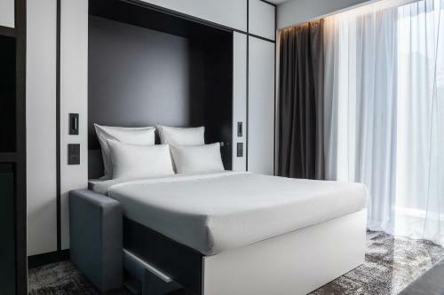 Hotel Novotel Living Almaty Jetisu