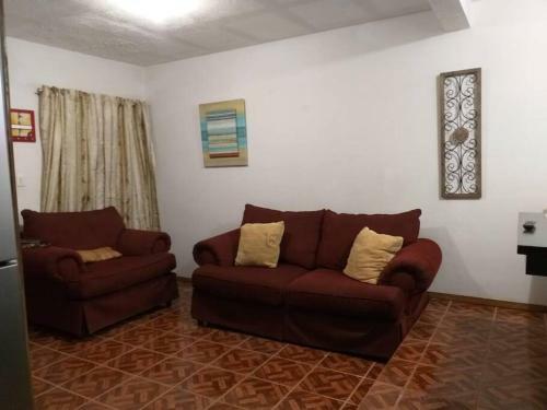 Casa Llena De Vida Con Patio