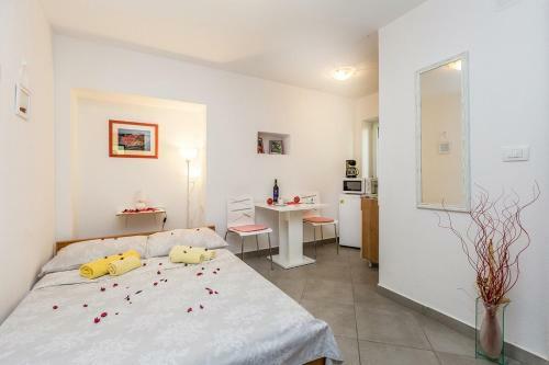 Studio Apartman U Ku?i S Bazenom