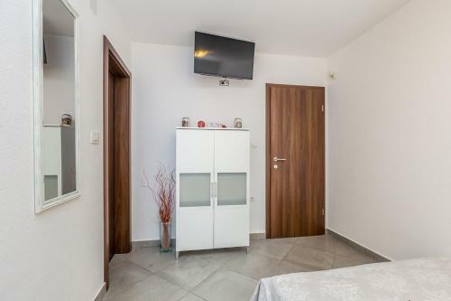 Studio Apartman U Ku?i S Bazenom