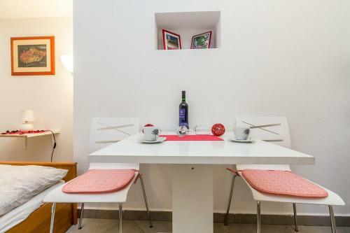 Studio Apartman U Ku?i S Bazenom