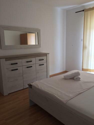 Em Apartments