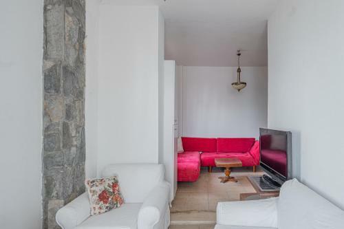 3 Br Villa With A Lovely Garden Gundog?an