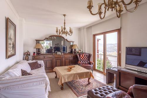 3 Br Villa With A Lovely Garden Gundog?an