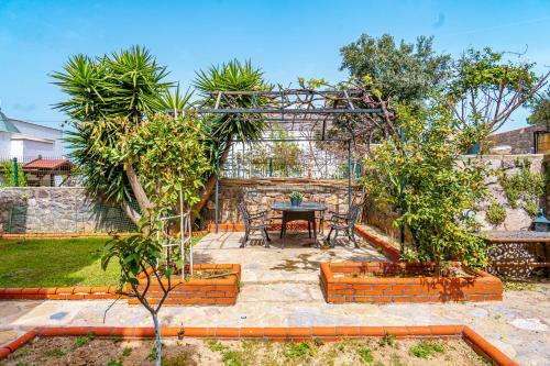 3 Br Villa With A Lovely Garden Gundog?an