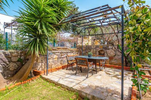 3 Br Villa With A Lovely Garden Gundog?an