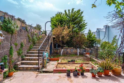 3 Br Villa With A Lovely Garden Gundog?an