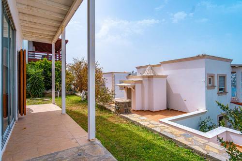 3 Br Villa With A Lovely Garden Gundog?an