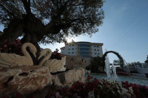 Edra Palace Hotel