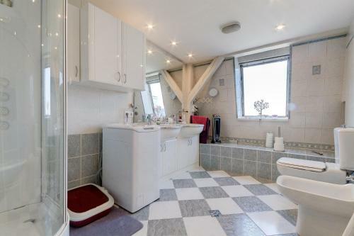 Two-bedroom Apartment Ljubljana Erjavceva