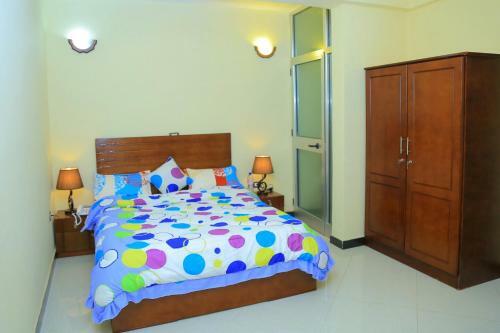T.m.y Hotel
