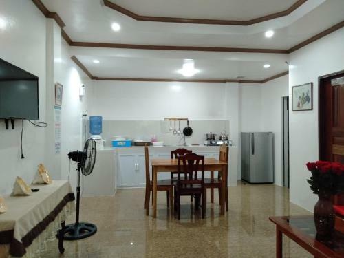 Foxtail Guesthouse Siargao
