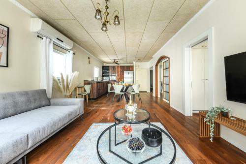 Stylish And Modern 3br Telaviv Apartment