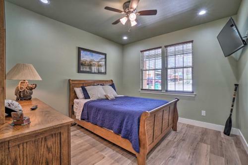 Modern Retreat With Deck Walk To White River!