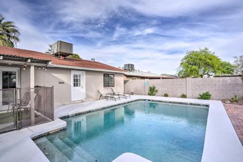Phoenix Family Home With Pool And Playground!