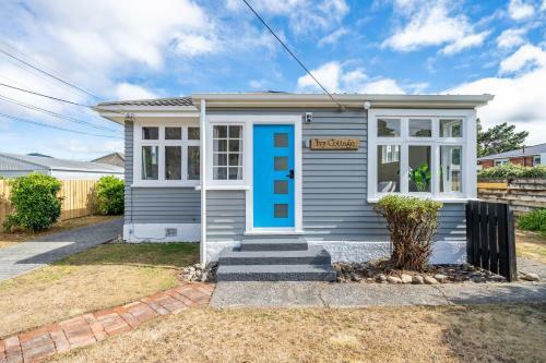 Villa Ivy Cottage - Stylish, Spacious & Near Amenities