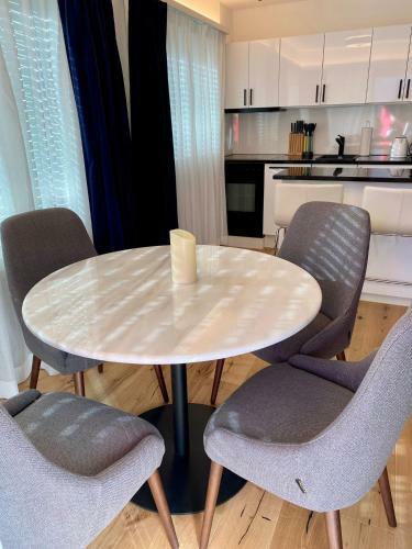 Apartamento Wunderstay Alpine 303 New Studio With Lake & Mountain View