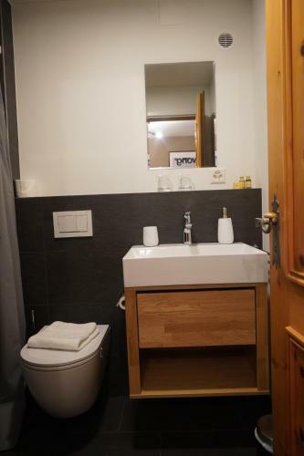 Apartamento Wunderstay Alpine 303 New Studio With Lake & Mountain View