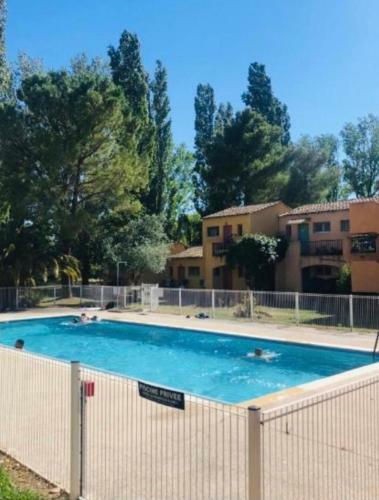 Apartamento Appart Dans R�sidence Avec Piscine � Arles