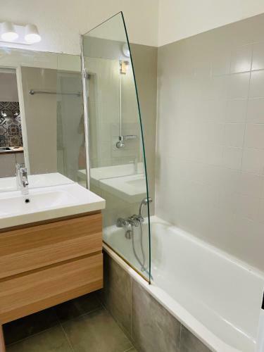 Apartamento Appart Dans R�sidence Avec Piscine � Arles