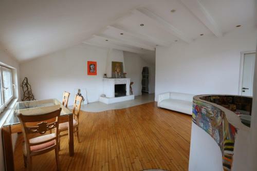 Hostal Guest House One Two Three
