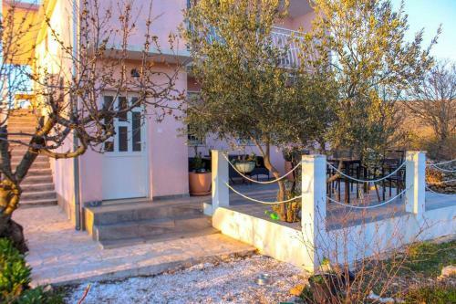 Apartamento Quiet Countryside House With A Swimming Pool