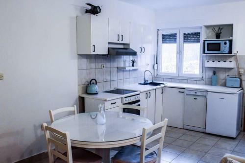 Apartamento Quiet Countryside House With A Swimming Pool