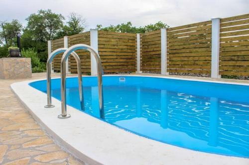 Apartamento Quiet Countryside House With A Swimming Pool