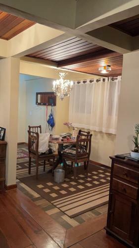 Chal� Dos Bastianis