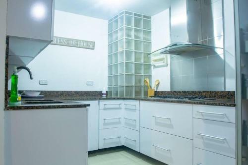 Luxury 4br House Near El Tesoro- 10 Min Walk