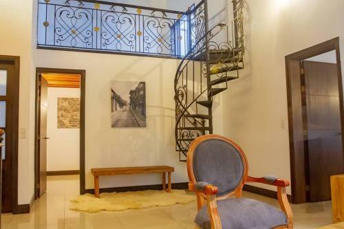 Luxury 4br House Near El Tesoro- 10 Min Walk