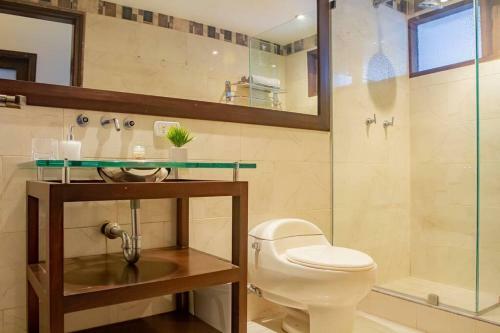 Luxury 4br House Near El Tesoro- 10 Min Walk