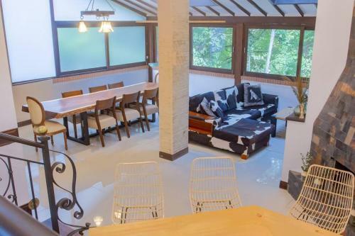 Luxury 4br House Near El Tesoro- 10 Min Walk