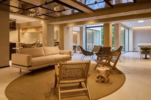Omid Saldanha Hotel
