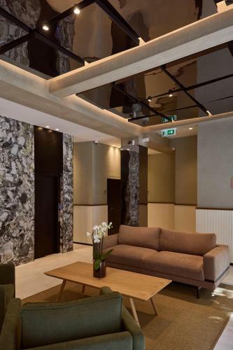 Omid Saldanha Hotel