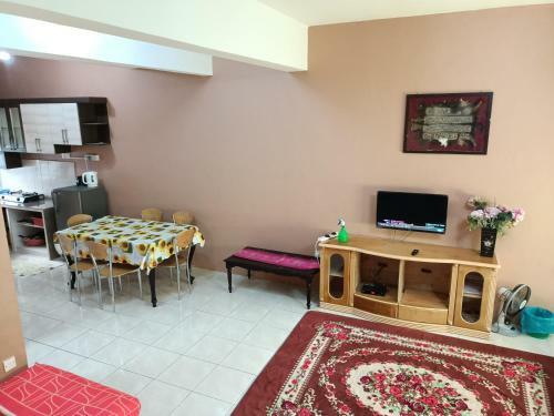 Azzalea Terrace House 4 @ Taman Royal Lily