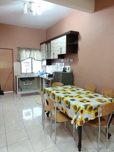 Azzalea Terrace House 4 @ Taman Royal Lily