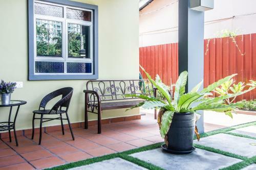 Explore 4br Gardenhouse Retreats (Free Parking)