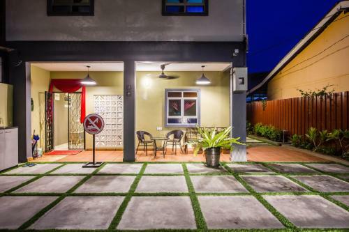 Explore 5br Gardenhouse Retreats (Free Parking)
